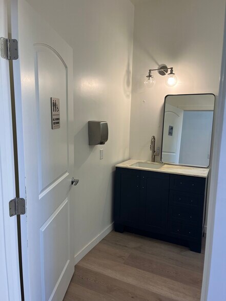 More Photos Of 2967 College Ave, Berkeley Restaurant For Lease