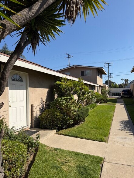 More Photos Of 1383 Baker St, Costa Mesa Apartments For Sale