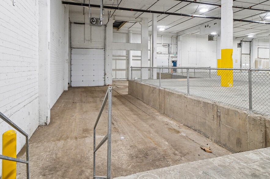More Photos Of 7101 Rue Notre-Dame E, Montréal Warehouse For Lease