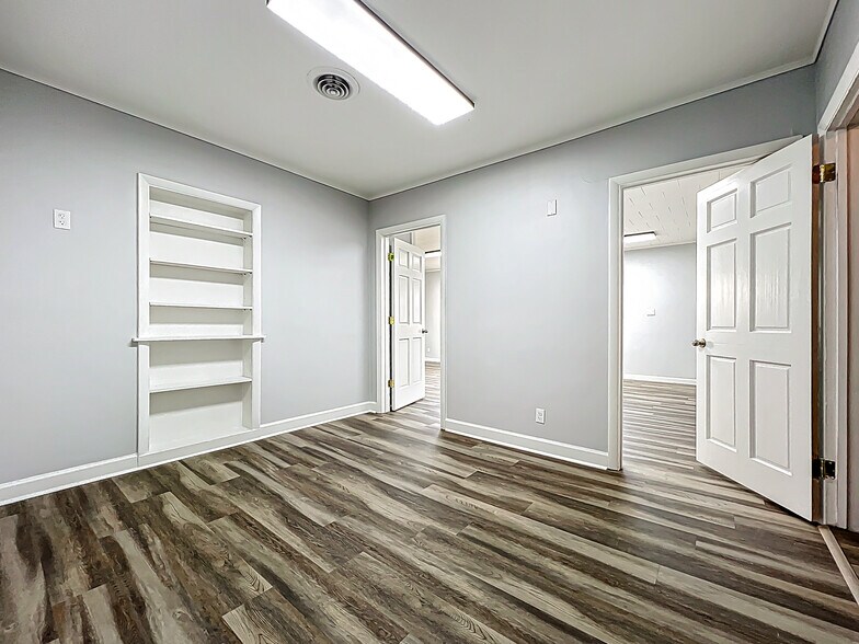 More Photos Of 1976 W Fairbanks Ave, Winter Park General Retail For Sale