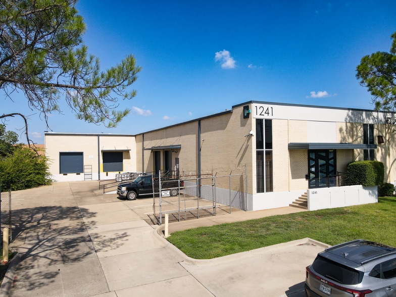 Primary Photo Of 1241-1243 Majesty Dr, Dallas Warehouse For Lease