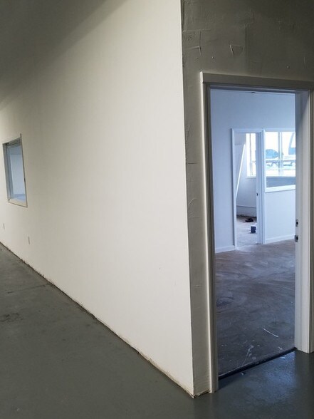 More Photos Of 145 Milbar Blvd, Farmingdale Warehouse For Lease