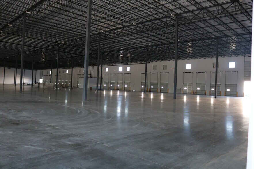 More Photos Of 12435 Lem Turner Rd, Jacksonville Unknown For Lease