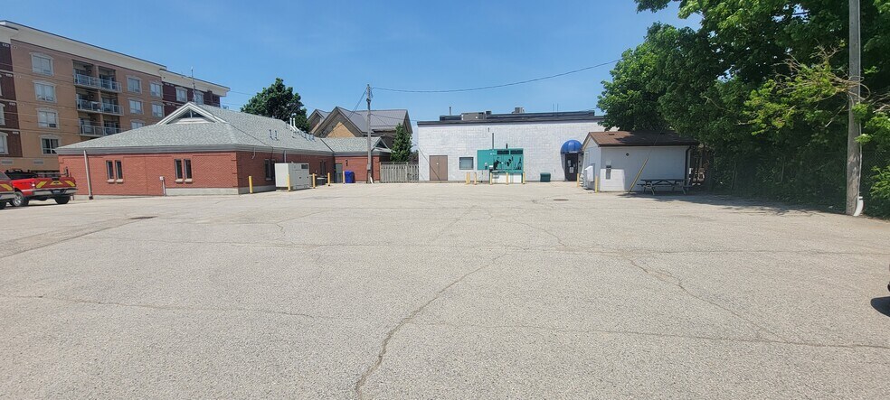 More Photos Of 18 Sydenham St E, Aylmer Office For Lease