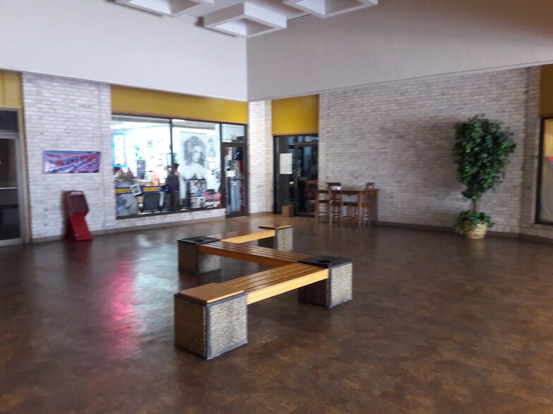 More Photos Of 5700-5730 Manchaca Rd, Austin Unknown For Lease