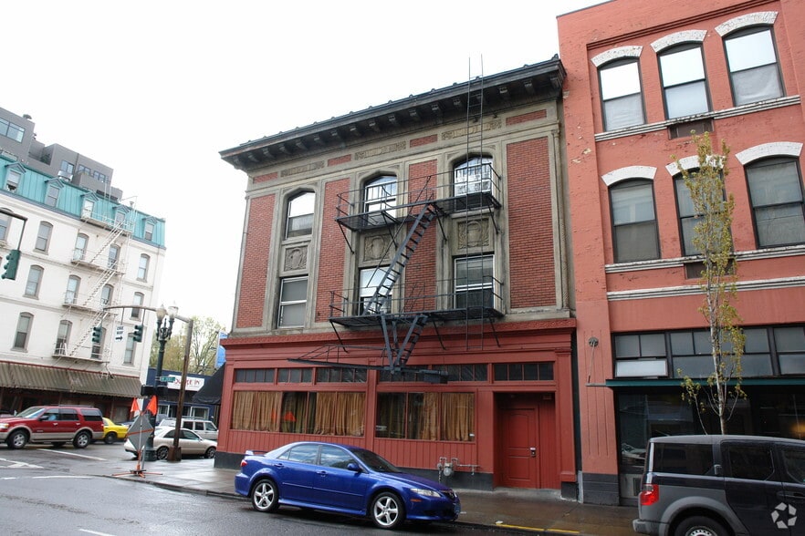 More Photos Of 306 NW Broadway, Portland Apartments For Lease
