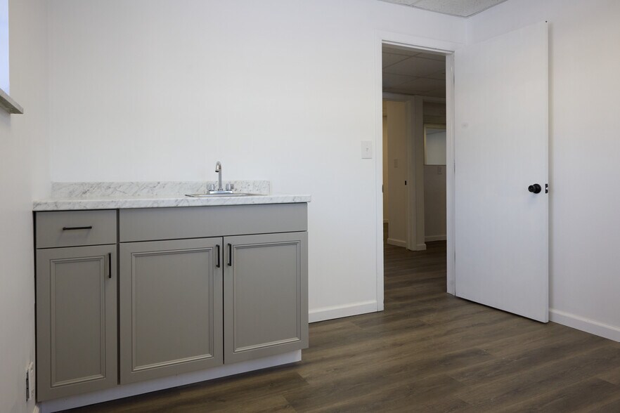 More Photos Of 3494 S Hamilton Rd, Columbus Office For Lease