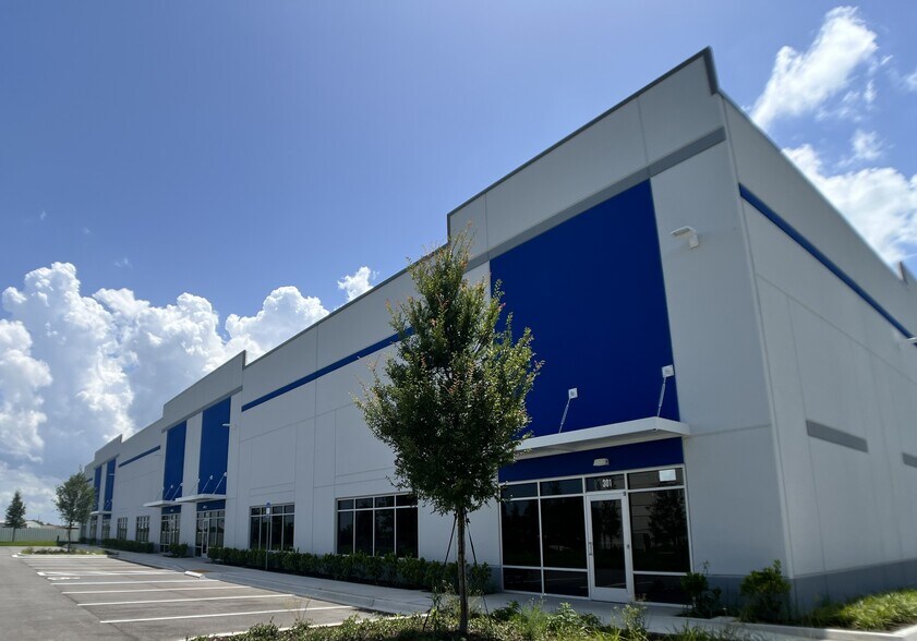 More Photos Of 440 Dundas Dr, Jacksonville Unknown For Lease