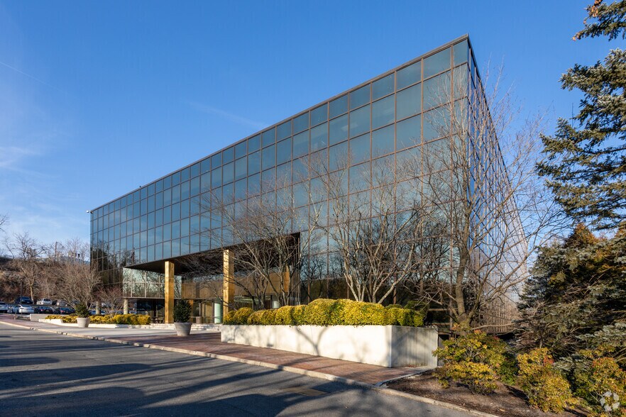 More Photos Of 2900 Westchester Ave, Purchase Office For Lease