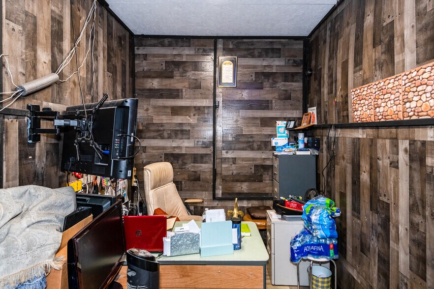 More Photos Of 534 S Smithville Rd, Dayton Storefront For Sale