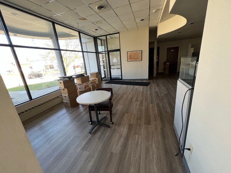 More Photos Of 170 East Ave, Lockport Office For Sale