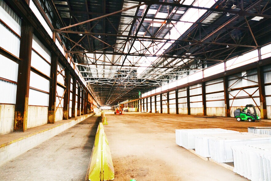 More Photos Of 1001 College St, Madison Manufacturing For Lease