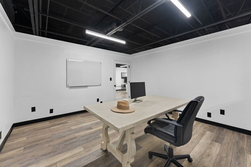 More Photos Of 7490 N 30th Ave, Saint Petersburg Showroom For Sale