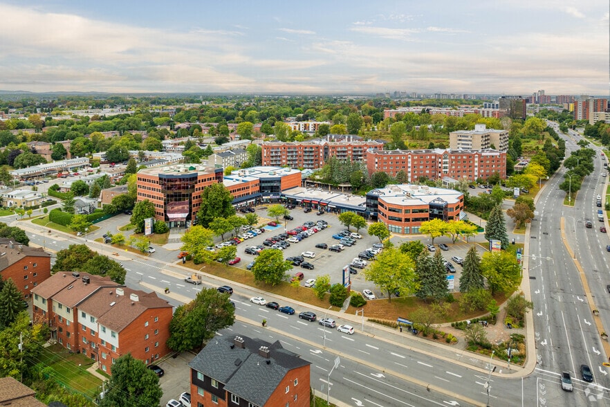More Photos Of 800 Boul Chomedey, Laval Medical For Lease