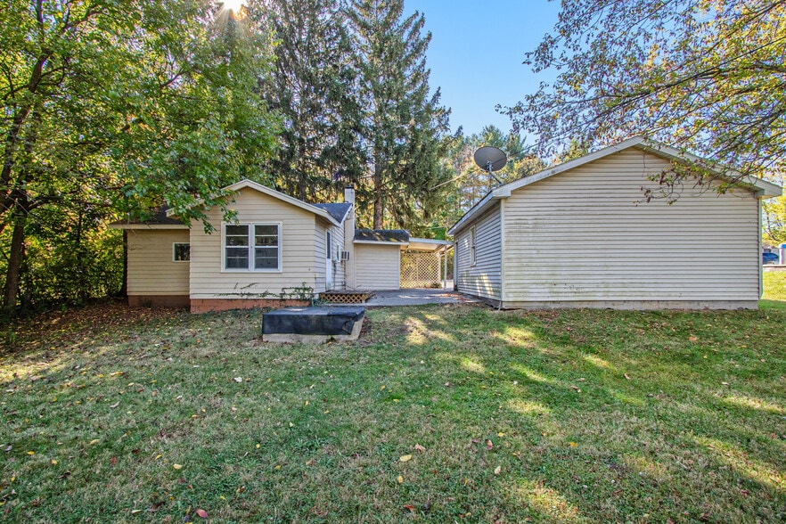 More Photos Of 1005 E Front St, Buchanan Specialty For Sale