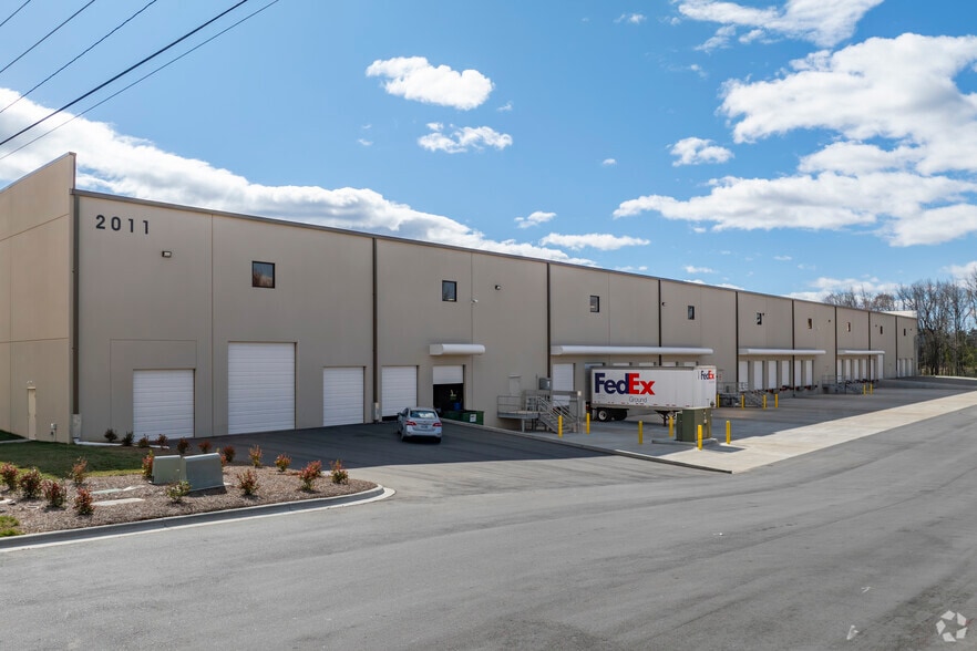 More Photos Of 2011 Nevada Boulevard, Charlotte Warehouse For Lease