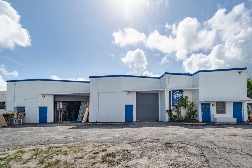 More Photos Of 15221 NE 21st Ave, Miami Warehouse For Sale