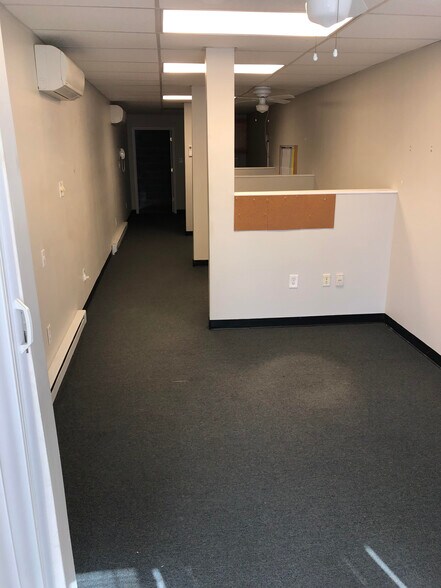 More Photos Of 4 Nashua Ct, Essex Light Distribution For Lease