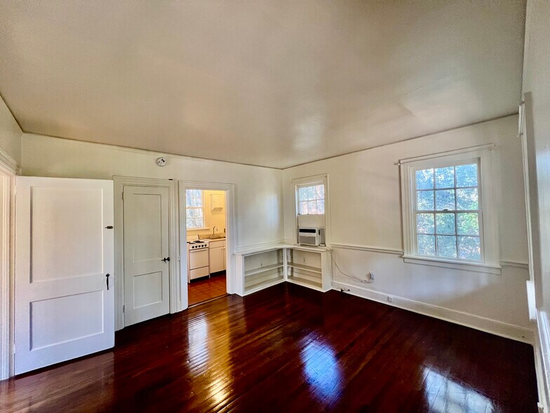 More Photos Of 221 E 56th St, Savannah Apartments For Sale