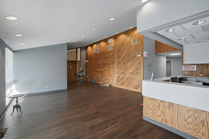 More Photos Of 2450 Glenwood Ave, Joliet Medical For Lease