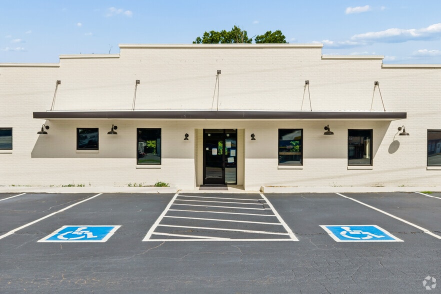More Photos Of 111 Nashville Hwy N, Columbia Freestanding For Lease