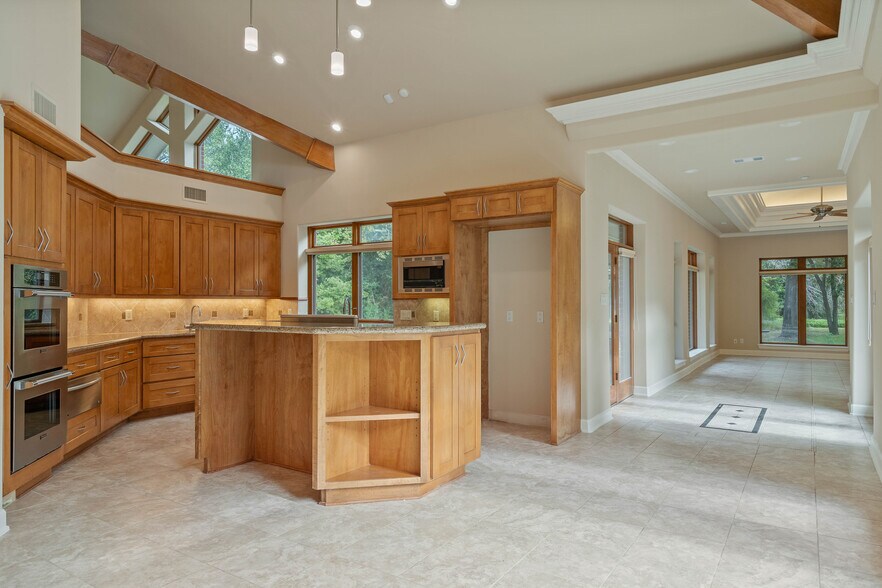 More Photos Of 16621 Hereford Dr, Tomball Flex For Sale