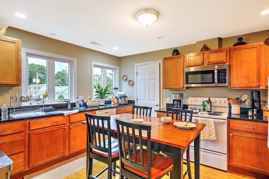 More Photos Of 183-191 Washington Rd, Barrington Apartments For Sale