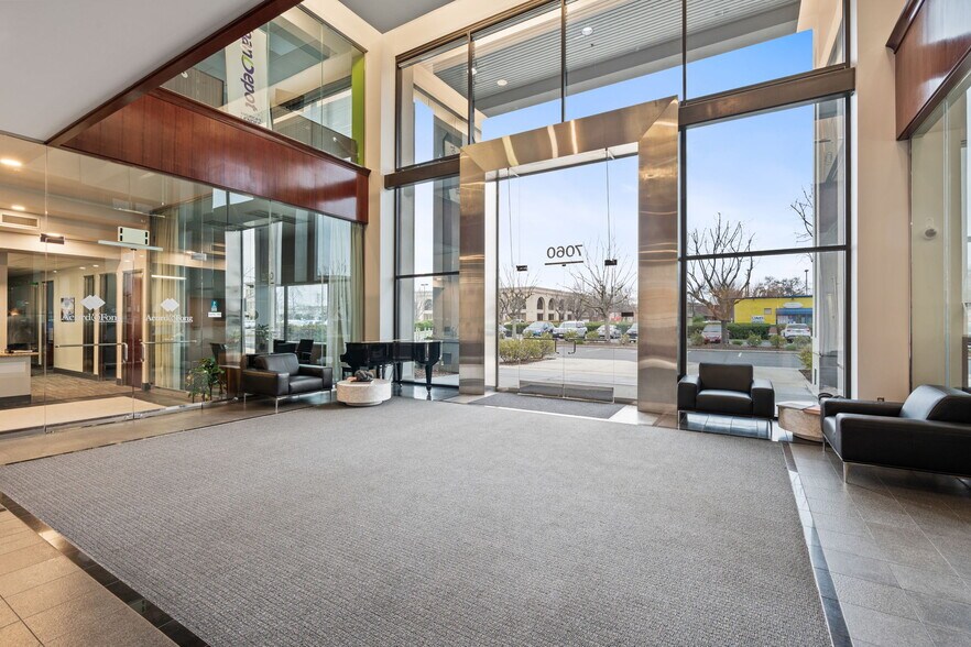 More Photos Of 7060 N Fresno St, Fresno Office For Sale