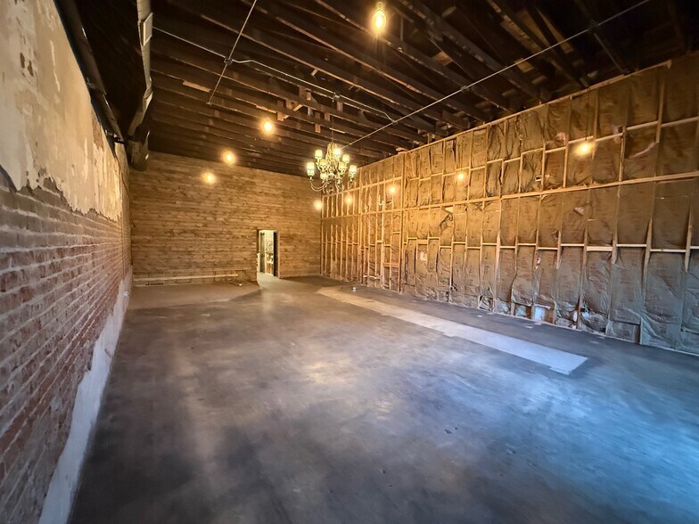 More Photos Of 217 W Main St, Tishomingo Storefront Retail Office For Lease