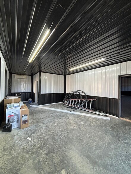 More Photos Of 28795 Three Notch Rd, Mechanicsville Flex For Lease