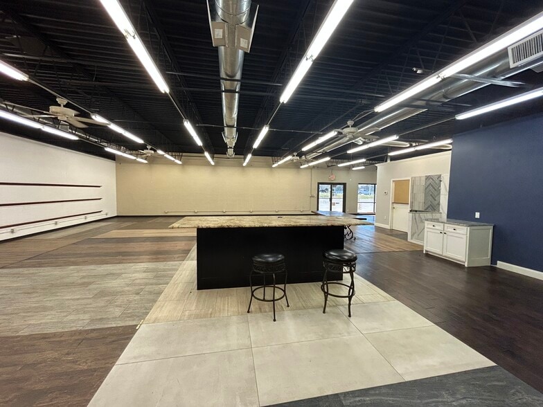 More Photos Of 1109 Dallas Dr, Denton General Retail For Lease