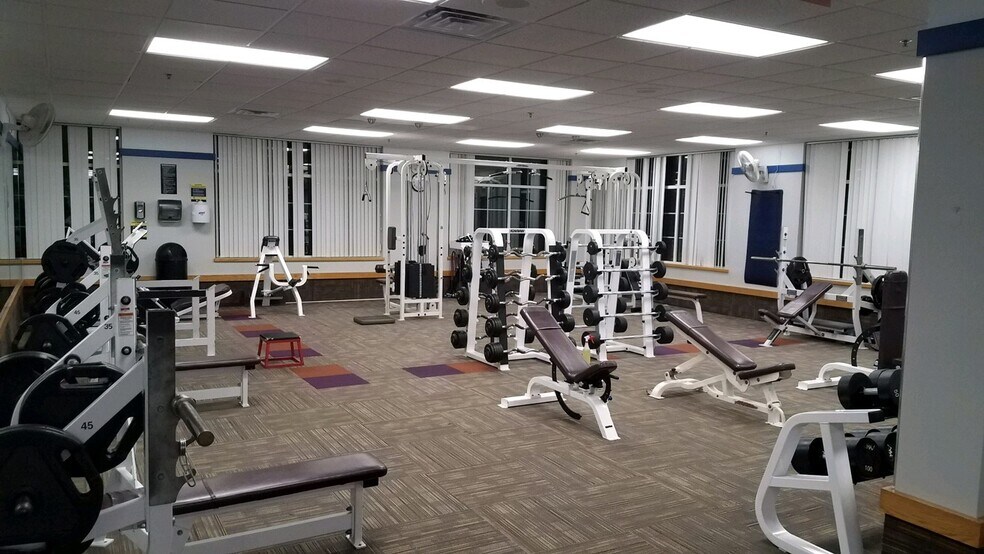 More Photos Of 100 Simsbury Rd, Avon Medical For Lease