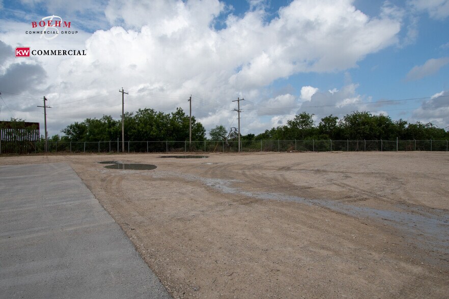 More Photos Of 109 Lupita Circle, Del Rio Distribution For Lease