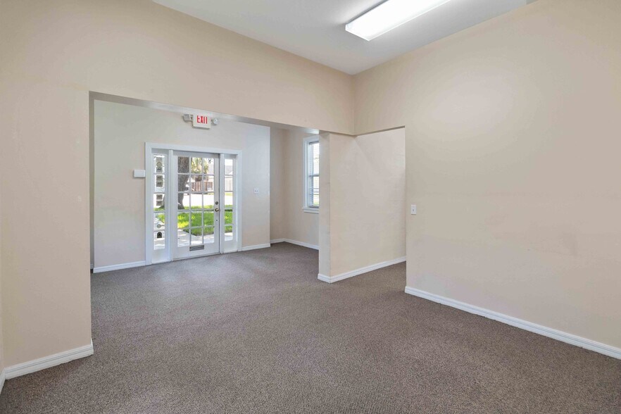 More Photos Of 801 Magnolia St, New Smyrna Beach Office For Sale