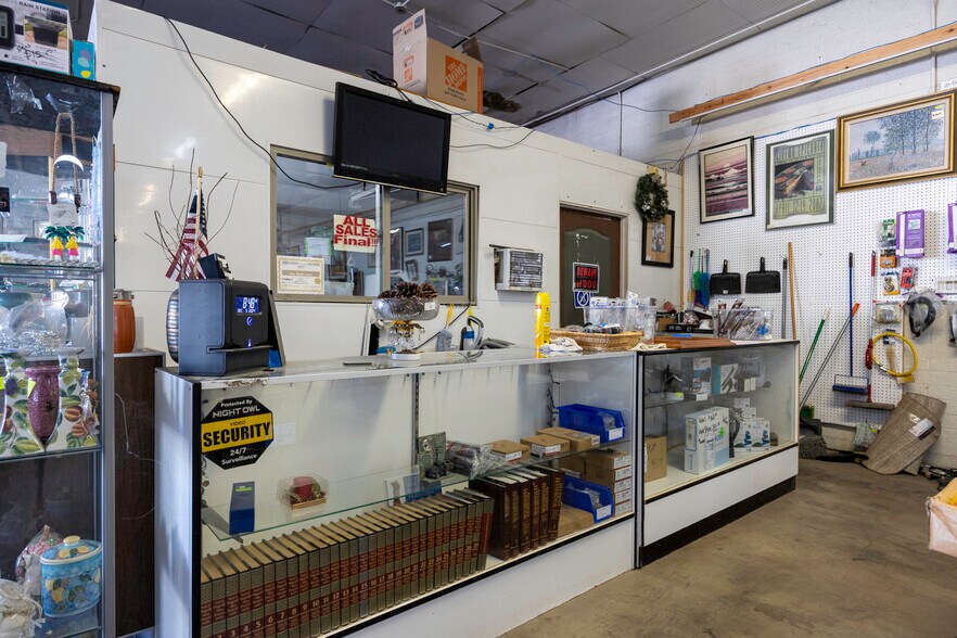 More Photos Of 655 W Cottonwood Ln, Casa Grande Showroom For Sale