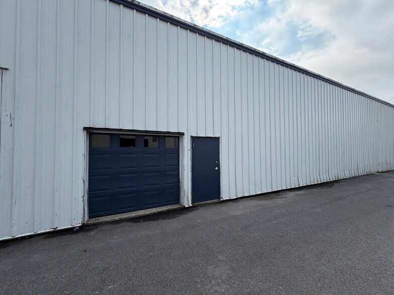 More Photos Of 48 Warehouse Rd, Hyannis Warehouse For Lease