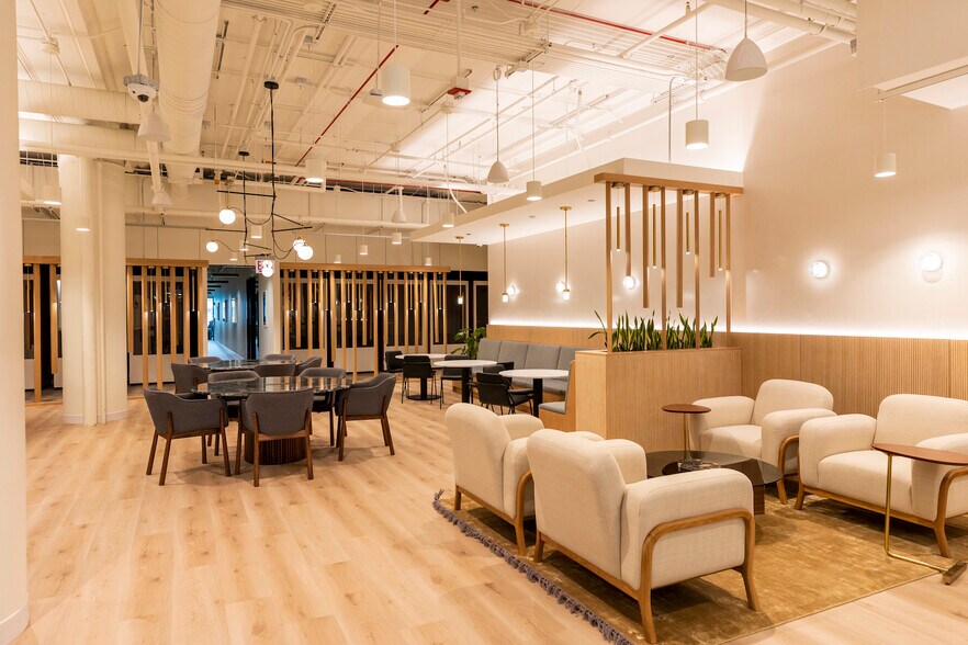 More Photos Of 24 E Washington St, Chicago Office For Sale