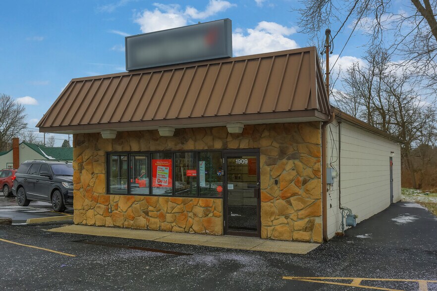 More Photos Of 1909 E Washington St, New Castle Freestanding For Sale