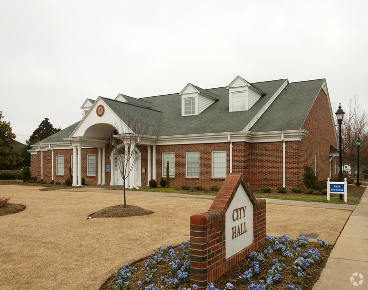 Primary Photo Of 118 N E Main St, Simpsonville Specialty For Lease