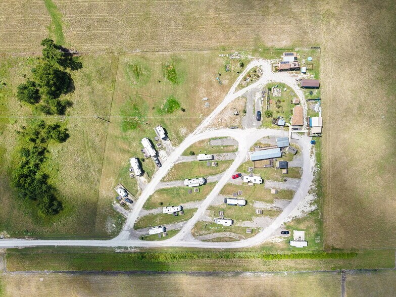 More Photos Of 6049 FM 3090 Rd, Anderson Trailer Camper Park For Sale