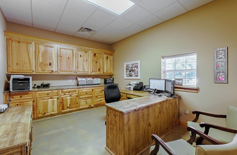 More Photos Of 1274 Blake Rd, Conroe Office For Lease