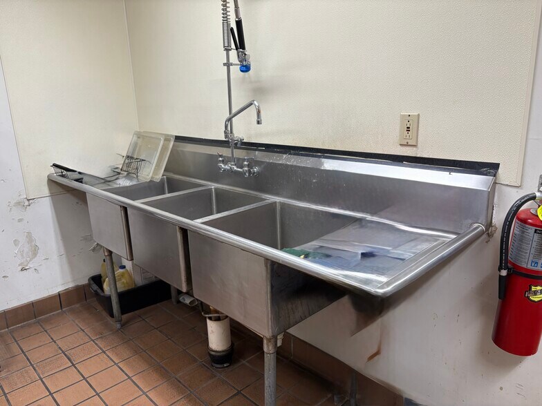 More Photos Of 2 Chesterfield Georgetown Rd, Chesterfield Convenience Store For Sale