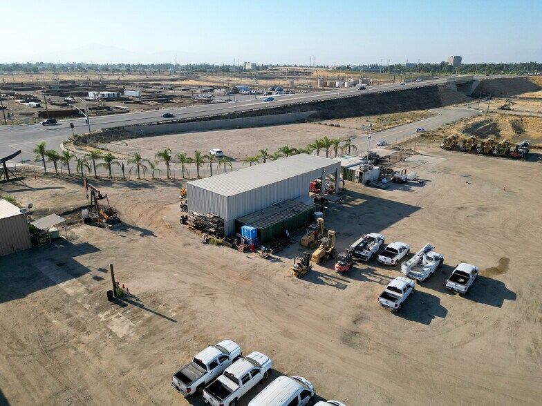 More Photos Of 2157 Mohawk St, Bakersfield Warehouse For Lease