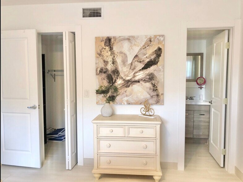 More Photos Of 2638 Lake Dr, Riviera Beach Apartments For Sale