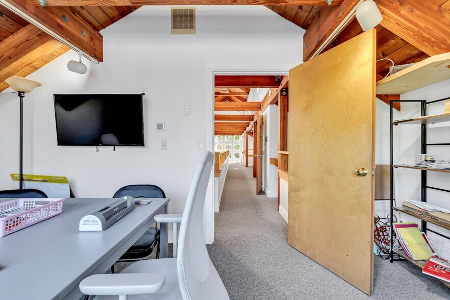 More Photos Of 1049 Main St, West Barnstable Medical For Sale