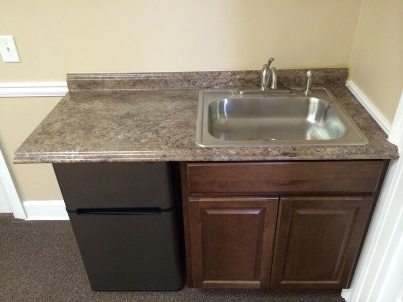 More Photos Of 103 Springfield Center Dr, Woodstock Office For Lease