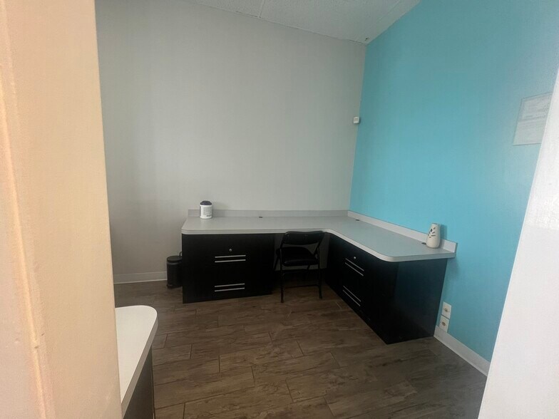 More Photos Of 6040-6080 159th St, Oak Forest General Retail For Lease