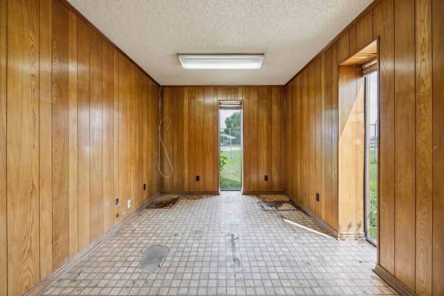 More Photos Of 449 National Dr, Rockwall Warehouse For Sale
