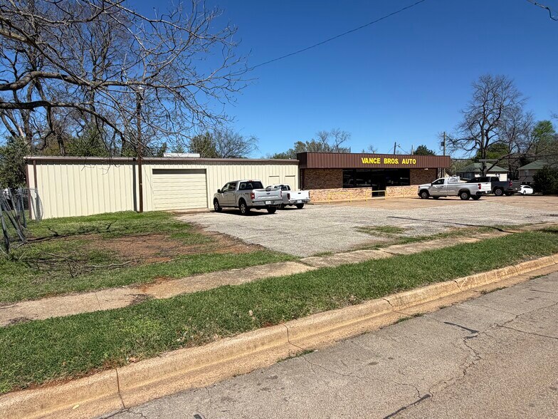 More Photos Of 601 W Lacy St, Palestine General Retail For Sale