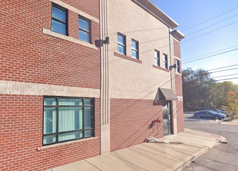 More Photos Of 2301 N Meridian St, Indianapolis Medical For Lease